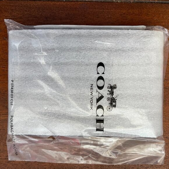 Coach Billfold Wallet Style No. CM167 - Picture 2 of 4